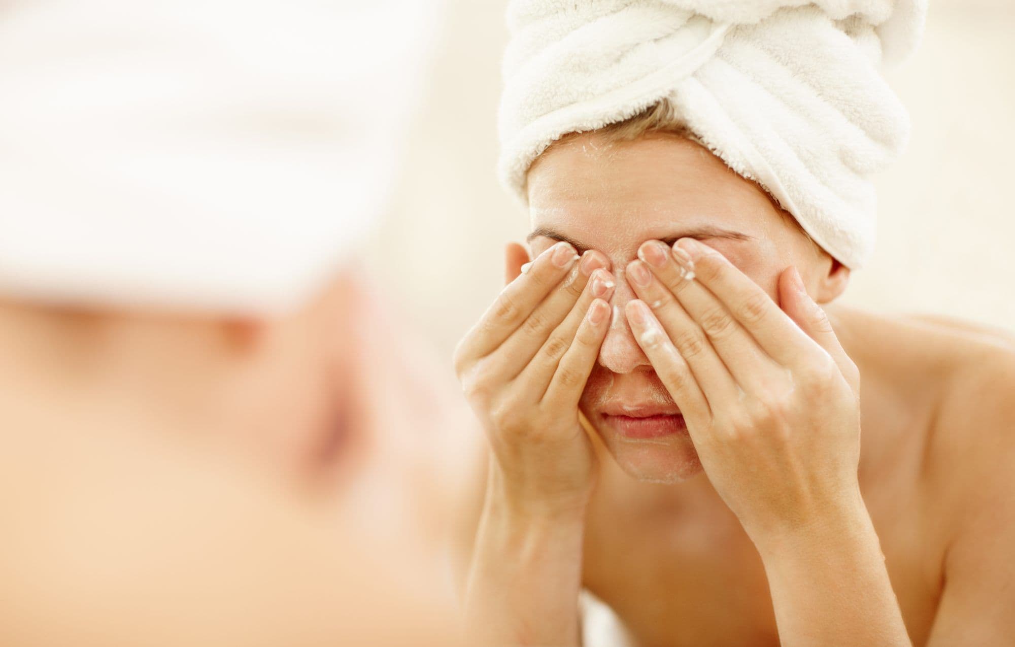 How to Reduce Morning Puffiness Naturally in 2025